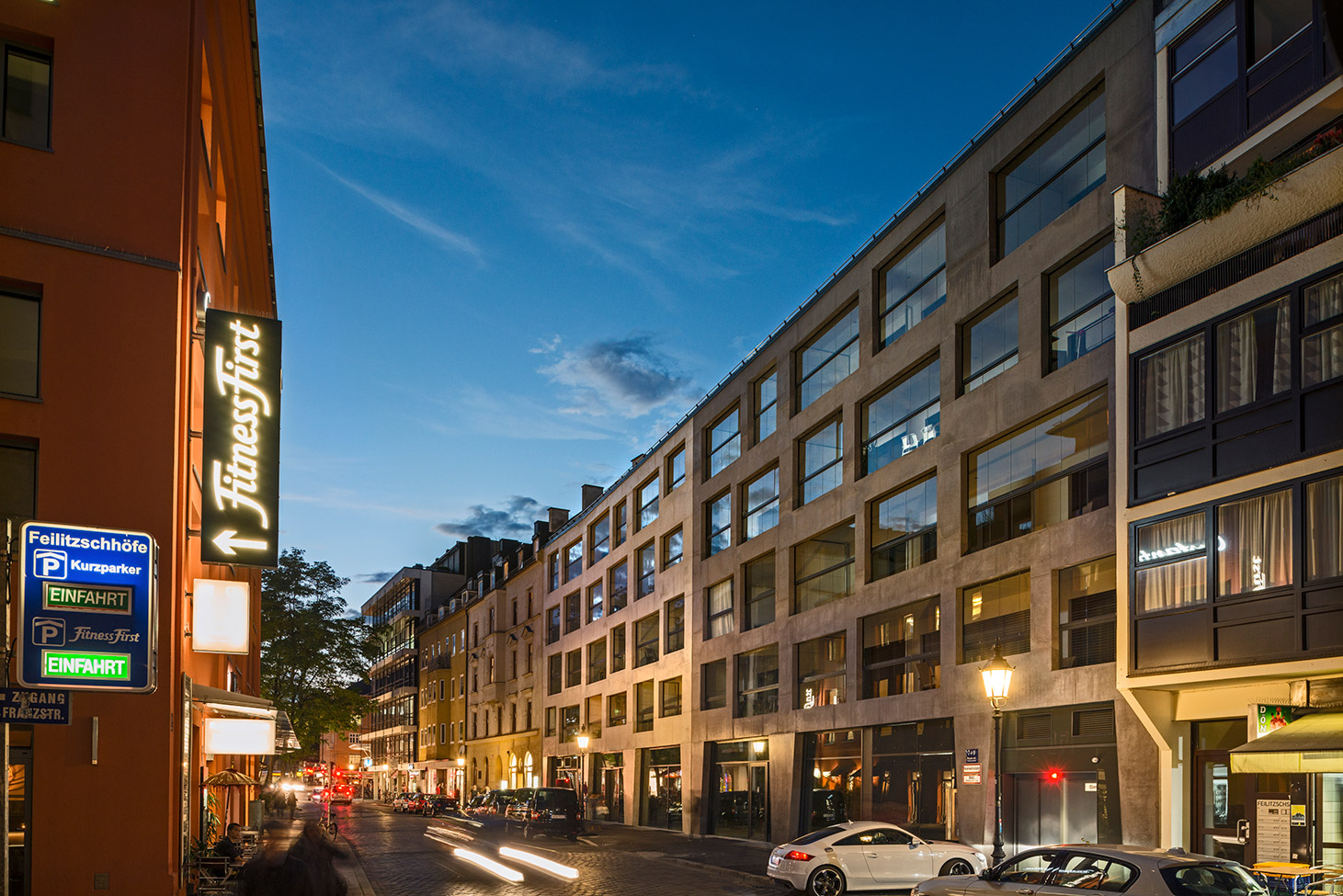 Monaco in München - Dämmerung